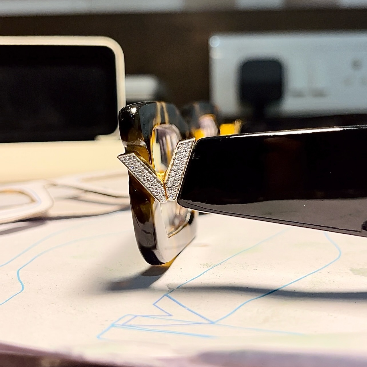 Hand-made 'V' in Solid Yellow Gold, with 40 round cut diamonds